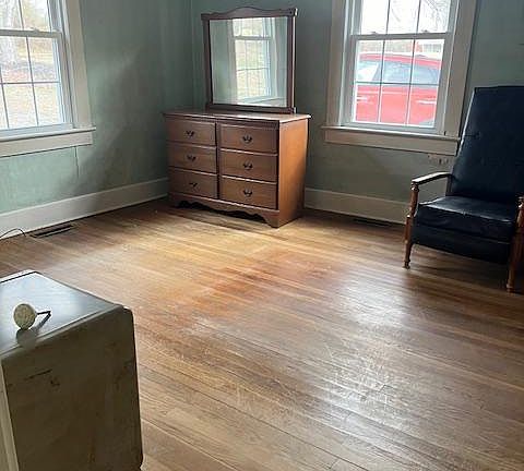 4th image of 16157 Patrick Ave