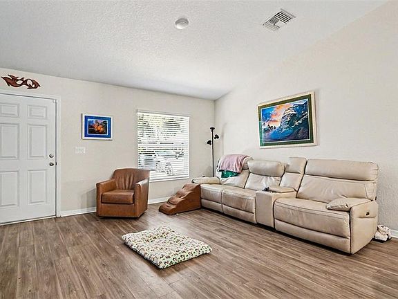 4th image of 6201 E Peach St