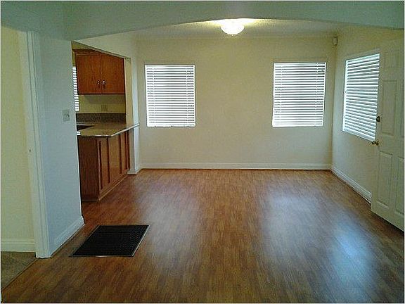 3rd image of 10509 S Budlong Ave