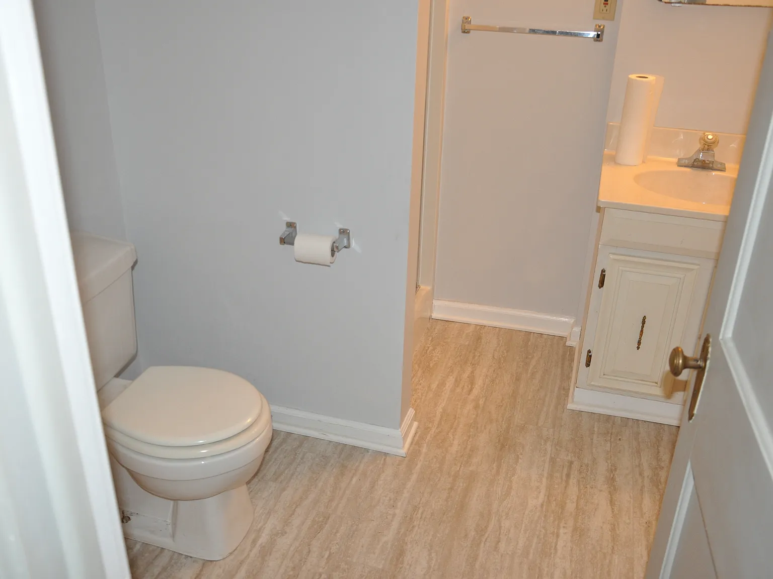 1543 Sanderson Ave — Photo 4