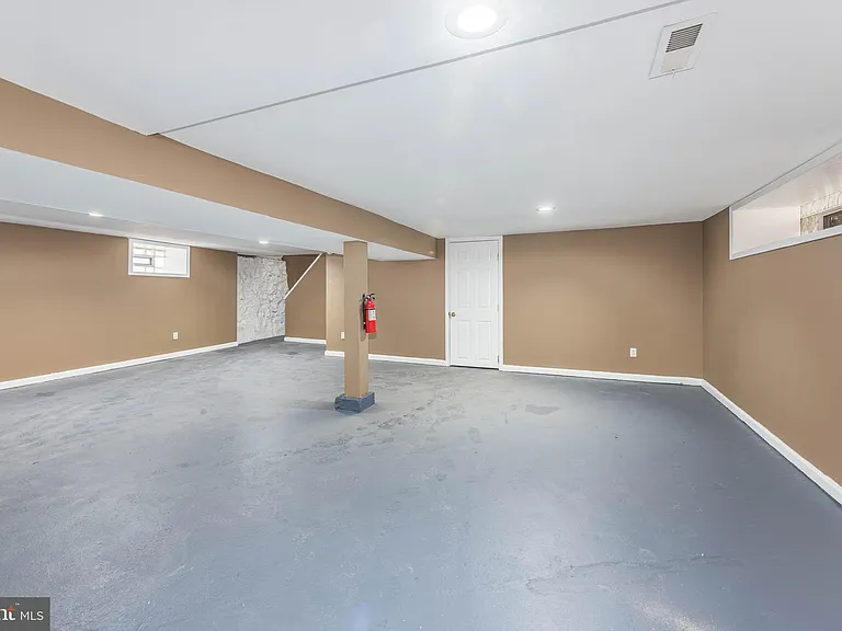 4021 Barrington Rd — Photo 34