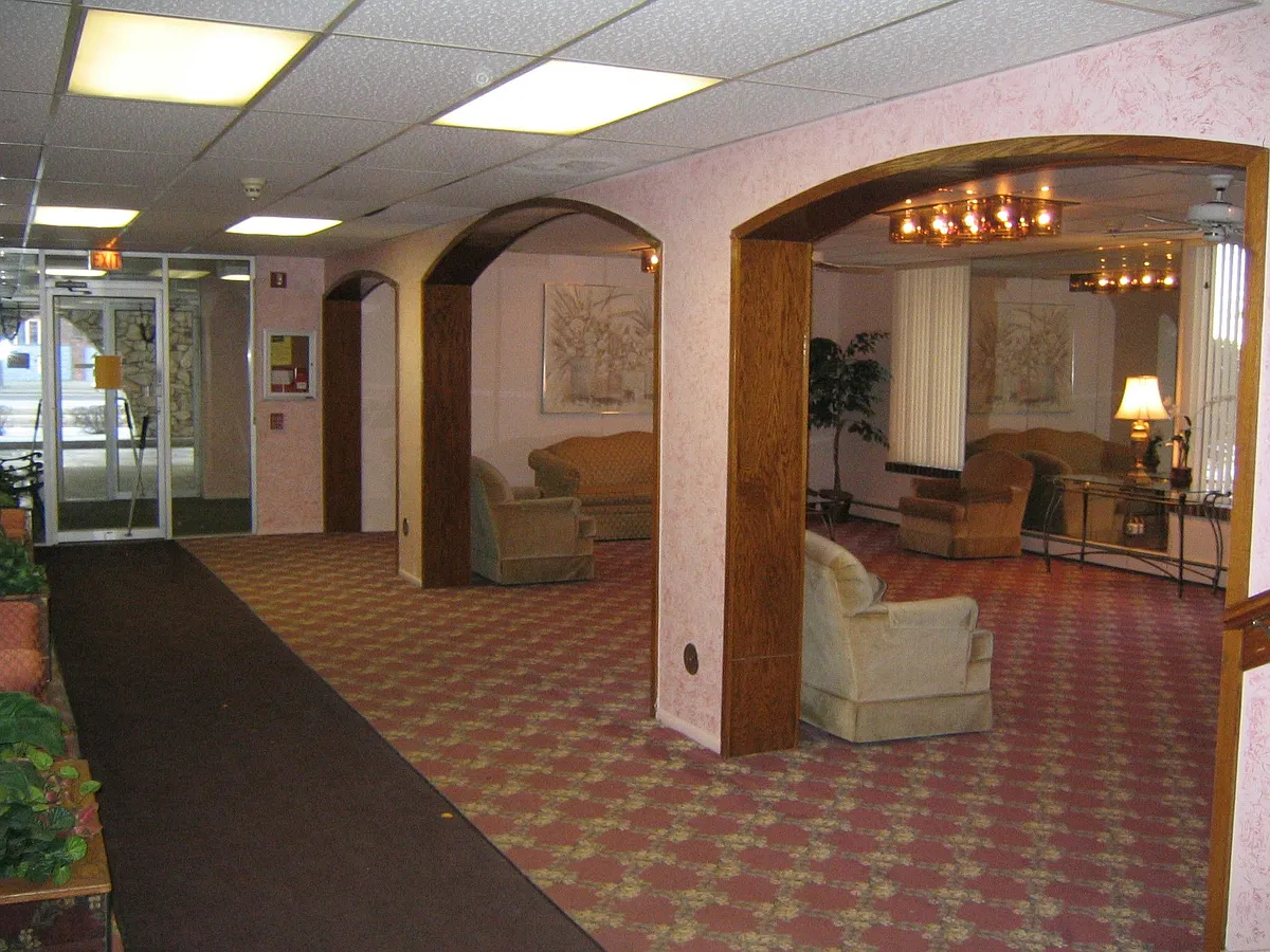 Building Photo - 1301 S Finley Rd #307
