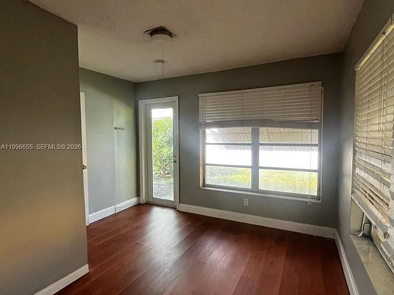 4753 NW 41st St — Photo 4
