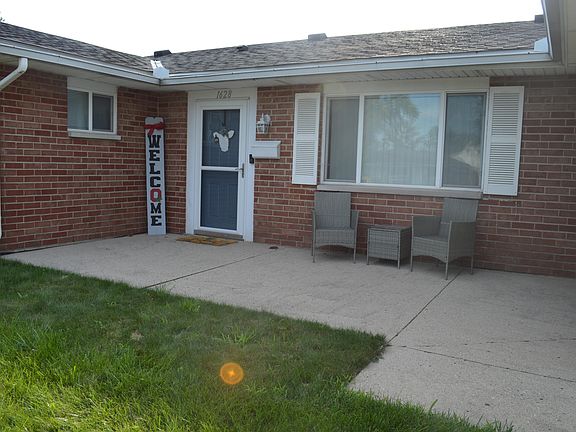 4th image of 1628 Holly Pl