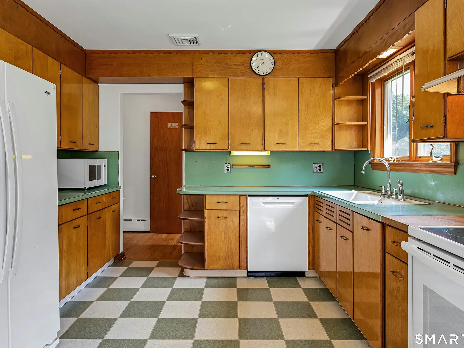 3 bed, 2.0 bath, 2043 sqft, $4,000 — Photo 4