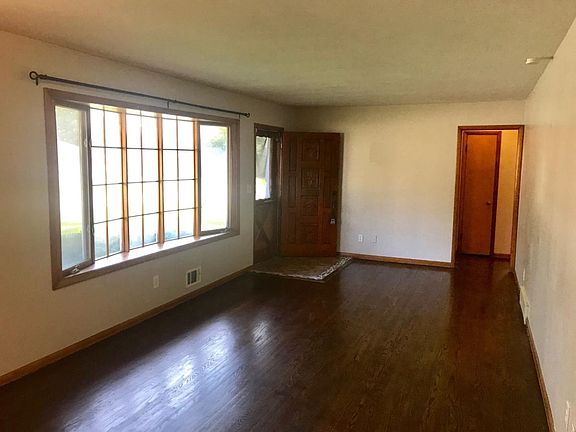 2nd image of 501 NW Walnut St