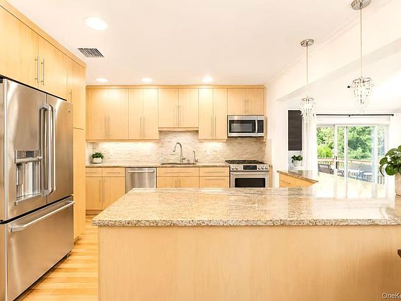 4th image of 54 Magnolia Lane
