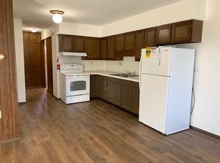 215 E 15th St APT 9, Washington, IA 52353