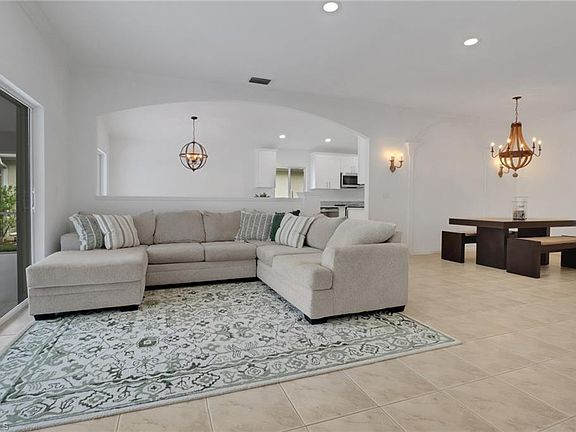 4th image of 7849 Stratford DR