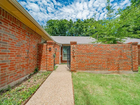 953 Cedarland Blvd, Arlington, TX 76011