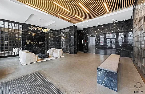 Entry / hallway, photo 1