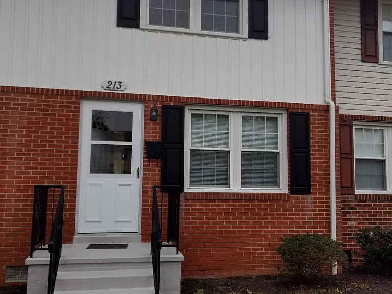 213 Cameron St — Photo 1