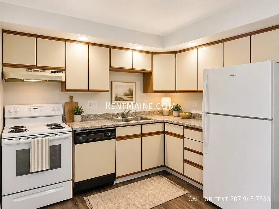 Building Photo - 20 Tall Pines Dr #21