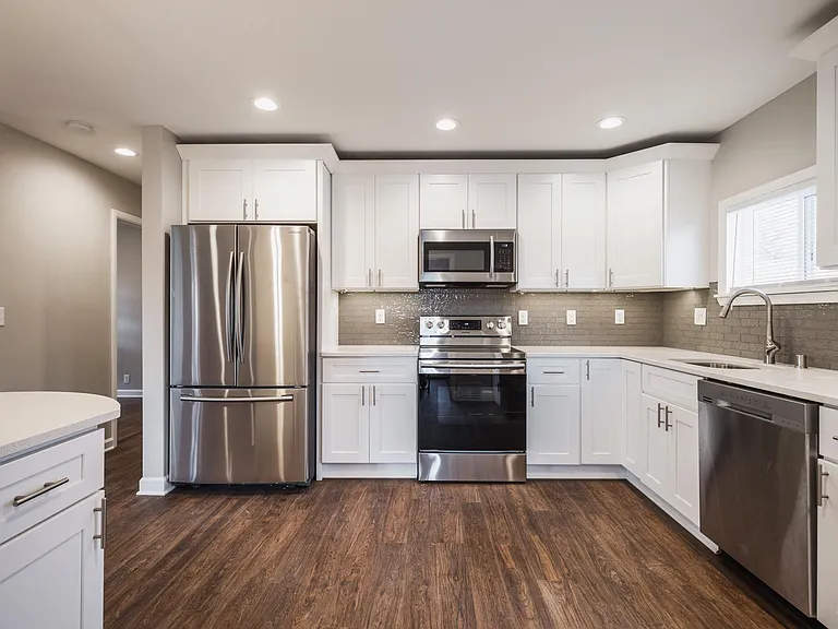 W170N8758 Edgewood Pl — Photo 2