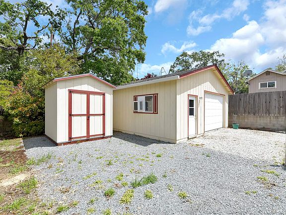 4th image of 1015 Tuolumne Ave