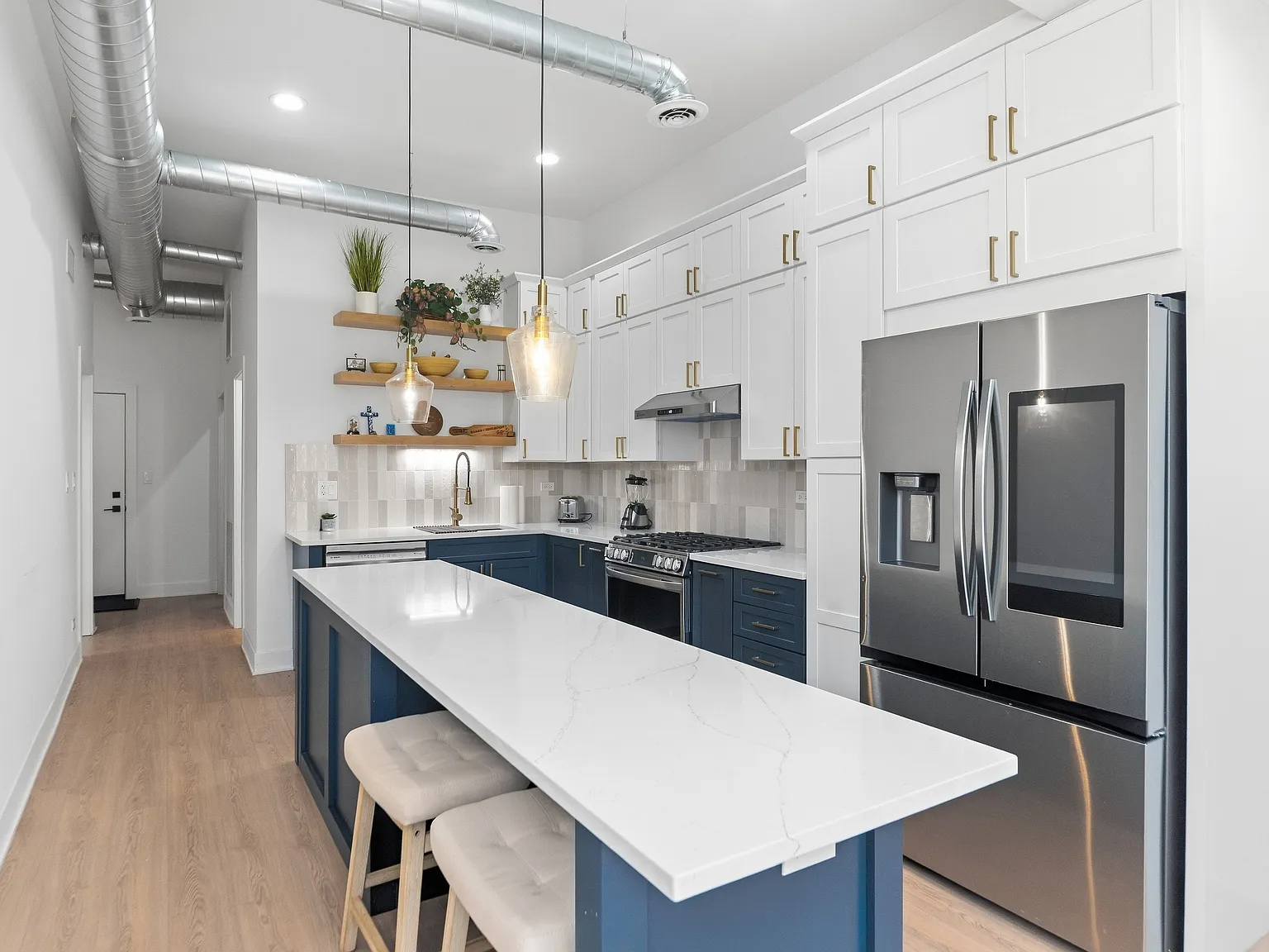2 bed, 1.0 bath, 1200 sqft, $3,250 — Photo 3