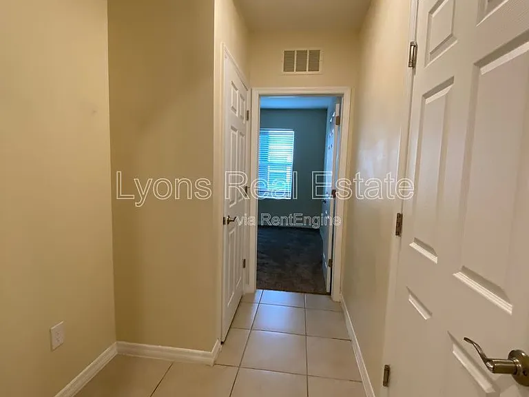 111 NW 9th St — Photo 14