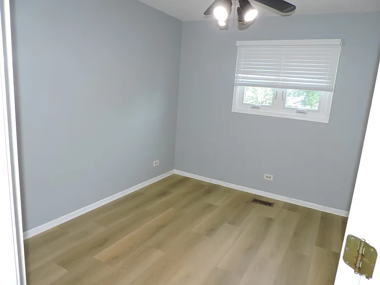 121 Hampton Ave — Photo 24