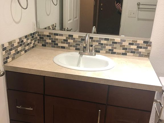3rd image of 19924 19th Ave NE APT 208