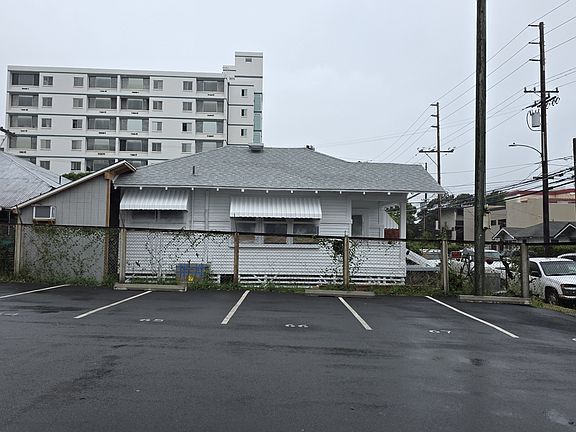 5th image of 1812 Young St