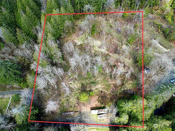 3rd image of 122 SE Lagoon Lane