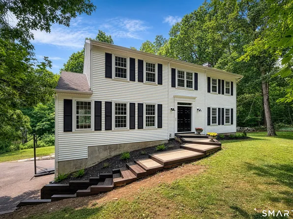 2 Sutherland Drive, Newtown, CT 06482