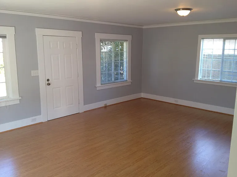 1349 Snow St — Photo 8