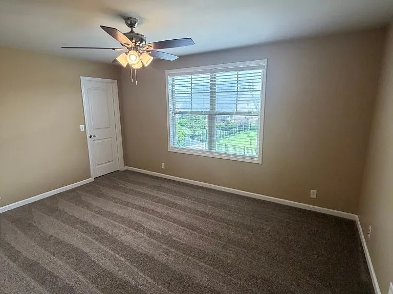 4406 Maximillion Cir — Photo 32
