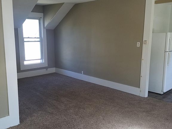 4th image of 104 Ogden St