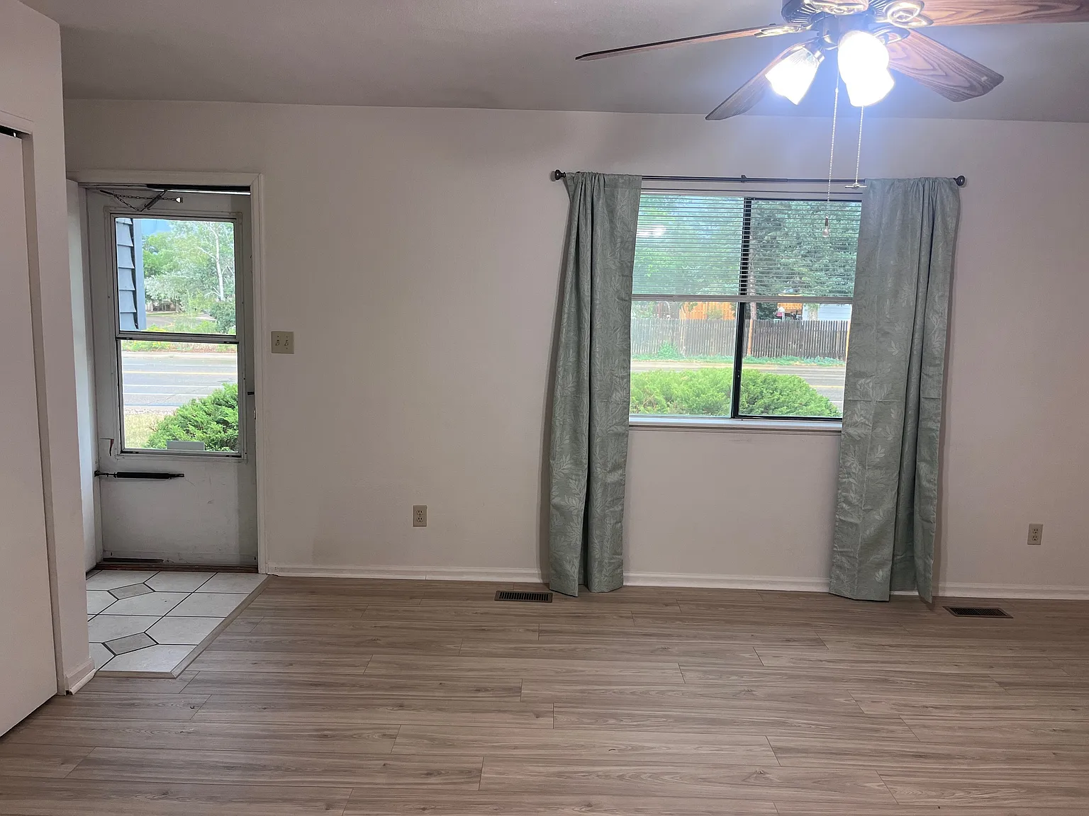 3 bed, 1808 sqft, $2,385 — Photo 2