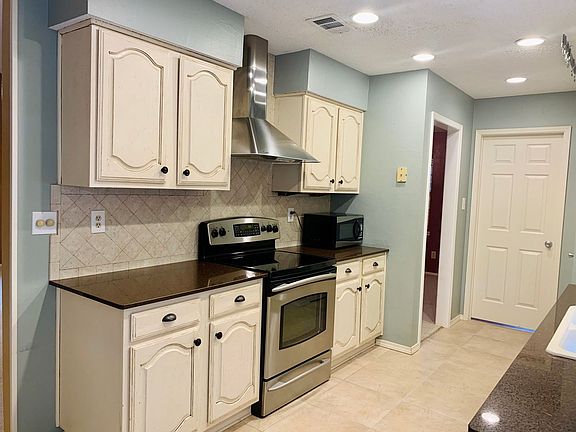 3rd image of 6908 Wesson Dr