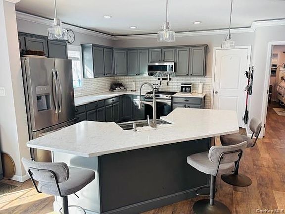 4th image of 10 Rathbun Road