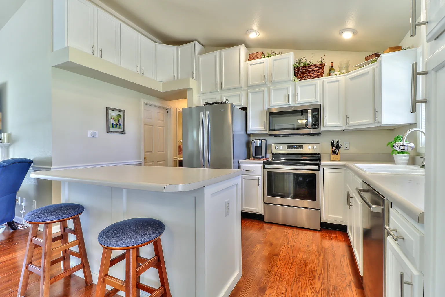500 E Grand Ave photo 1