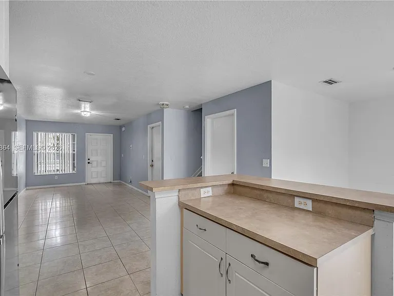 2400 SW 87th Way — Photo 3