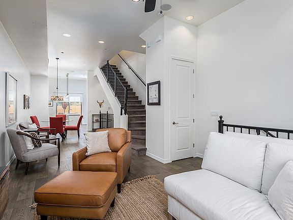 2nd image of 421 W 6th St Unit 1015