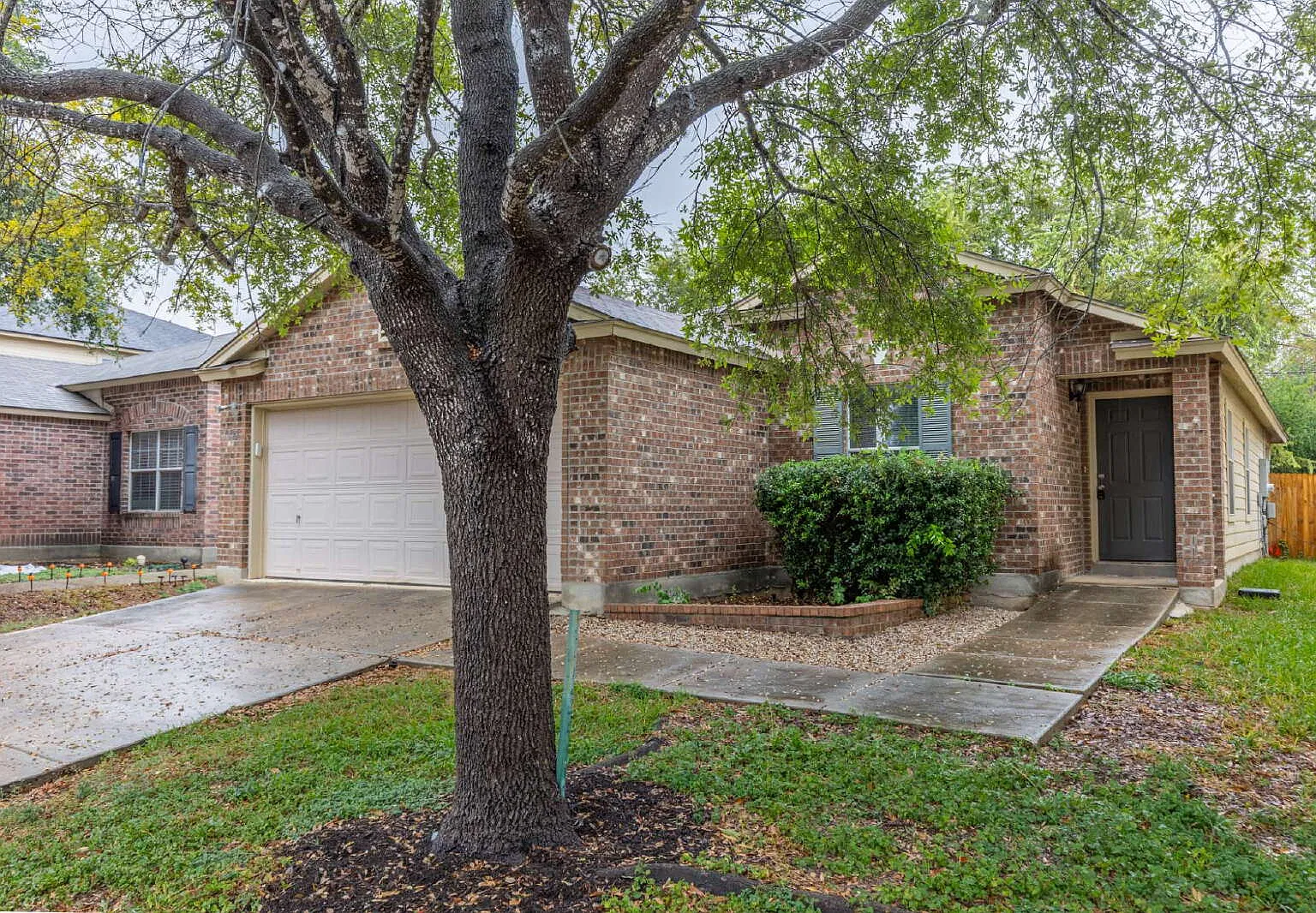 3 bed, 2.0 bath, 1434 sqft, $1,550 — Photo 2