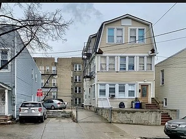 3714 28th St, Long Island City, NY 11101