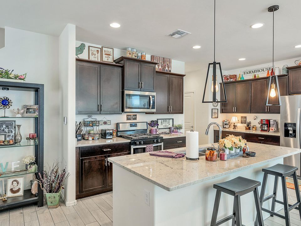 1st image of 904 E Artesia Pl
