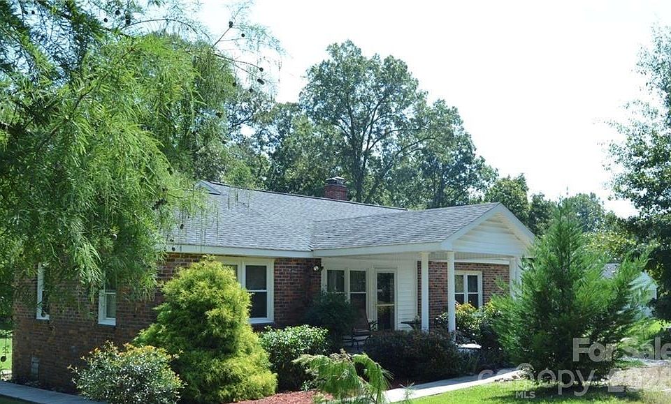 1st image of 400 Reservation Rd