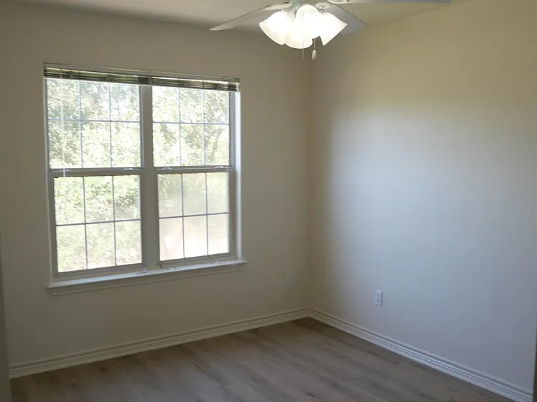 503 Gateway Pkwy #4 — Photo 11