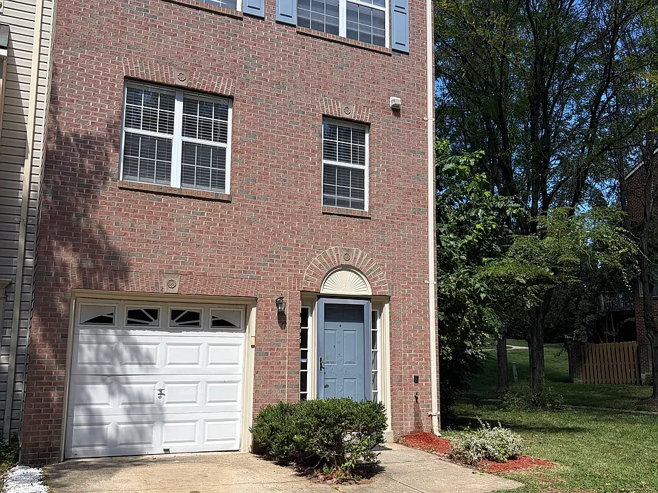 9020 Lake Largo Dr