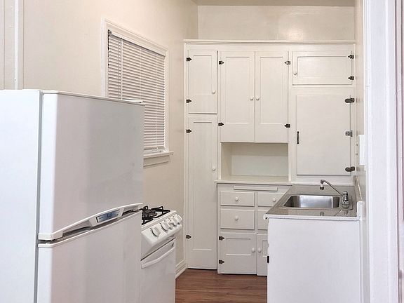 4th image of 1730 N Edgemont St APT 302