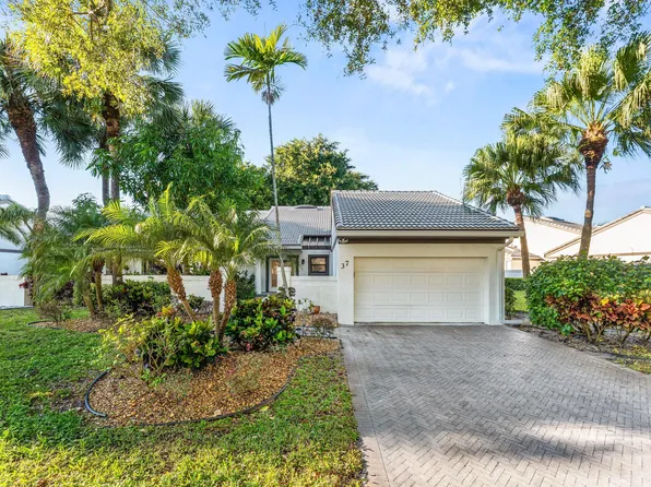 37 Clubhouse Lane, Boynton Beach, FL 33436