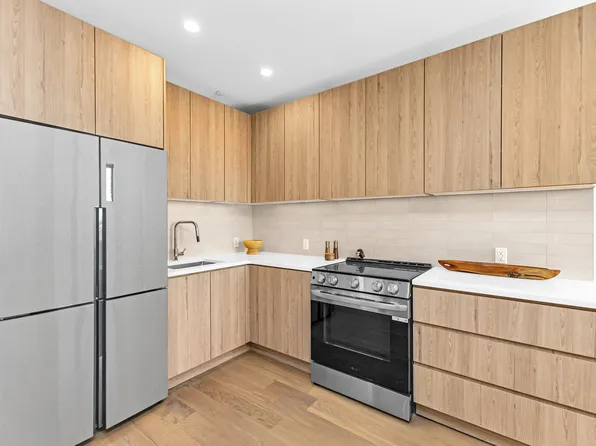 288 4th Avenue image 3 of 14