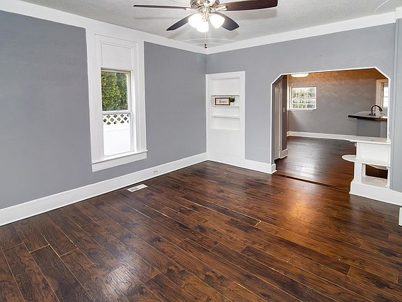4th image of 2817 W Maryland St