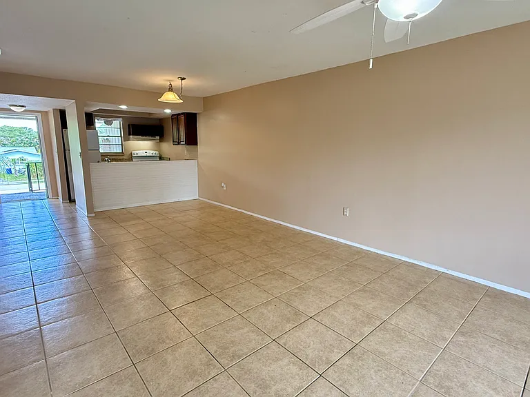 871 NW Sunset Dr #5 — Photo 5