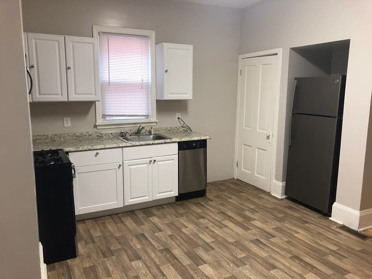 2 bed, $1,895 — Photo 3