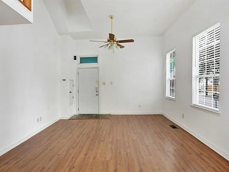 843 Washington Ave — Photo 3