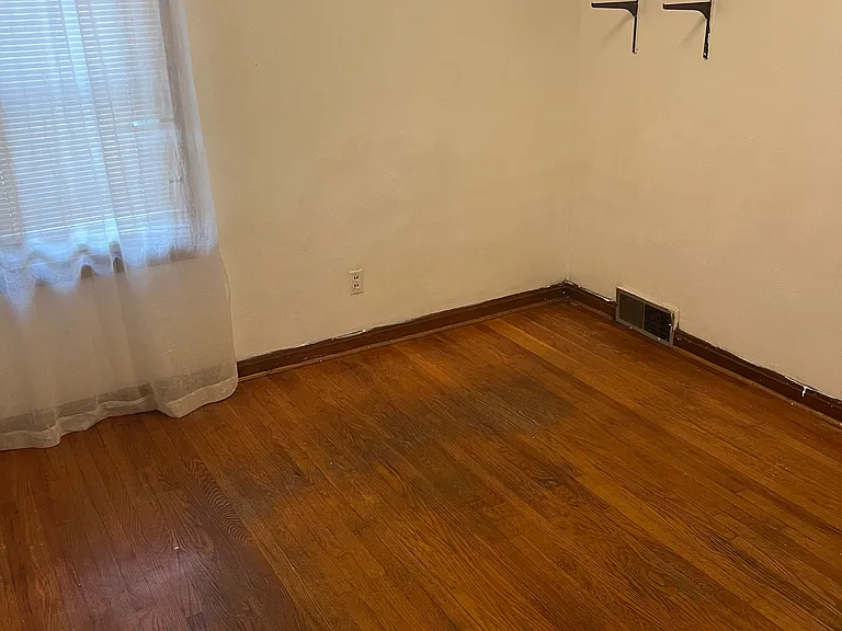 8720 S Grand Ave — Photo 5