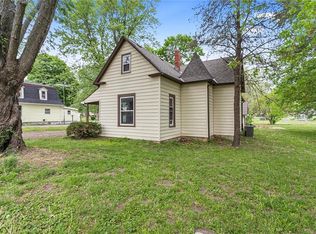 208 S Central St, Buckner, MO 64016